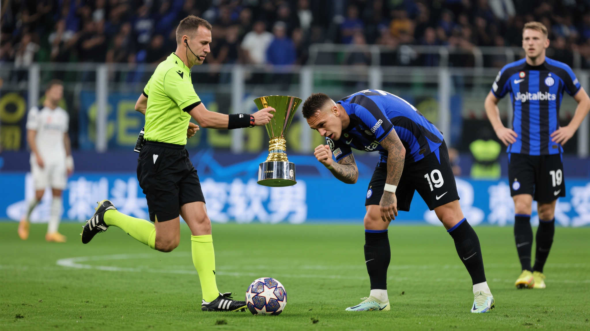 他在球场上 他在球场上